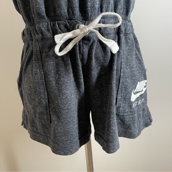 Nike Women’s Vintage Heather Grey Pocketed Racerback Romper - Size Medium - Picture 5 of 16